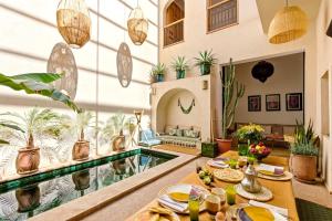 Riad MacasaKech - Piscine - Petit-déjeuner - Médina