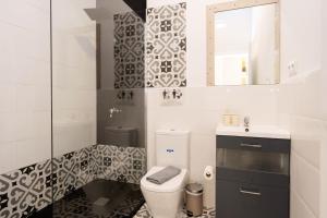 Cozy Studio for 2 px - Beach 10 Walk - Barcelona center 25 Train
