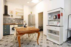 Cozy Studio for 2 px - Beach 10 Walk - Barcelona center 25 Train