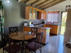 Cozy 2BR Retreat Near Beaches & Attractions