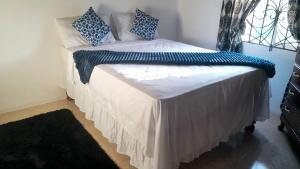Cozy 2BR Retreat Near Beaches & Attractions