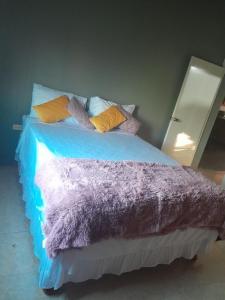 Cozy 2BR Retreat Near Beaches & Attractions