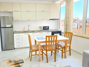 Modern City Center View Apartment in Durrës