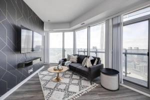 2BR APT with Parking&WFH - CN tower MTCC Scotia Arena