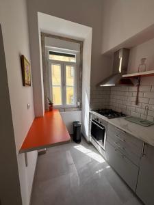 Spacious Mouraria Apartment Steps from the Castle
