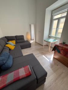 Spacious Mouraria Apartment Steps from the Castle
