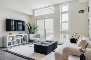 Fifty Shapes of Modern - Skyline Loft - Zuni Lofts