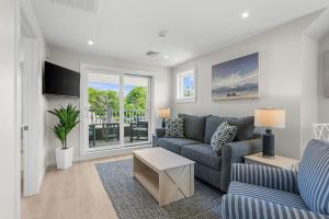 Main Street Hideaway - HPT - R28575-205