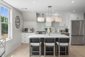 Main Street Hideaway - HPT - R28575-205