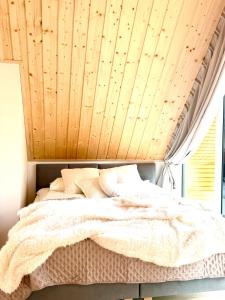 Bez sąsiadów, Slow life Żuraw - nowoczesny domek z tarasem w pobliżu jezior i Poleskiego Parku Narodowego,sauna, jacuzzi, WiFi