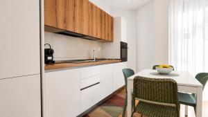 Elegantis Luce di Trastevere Apartment with Terrace - Comfort in Most Charming District