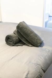 Charming 1BR Condo with City View Near CN Tower