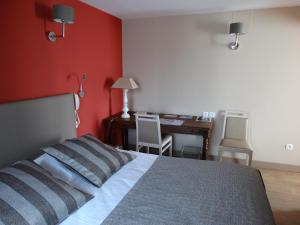 Logis Hôtel Restaurant Auberge du Valburgeois