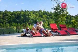 Tee Time - Chalet 2 unités, Salle de jeux, Golf, Piscines, 10 pers - Resort près de Québec
