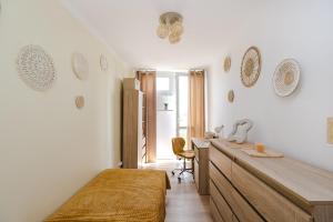 Rooms in a shared apartment Grzybowska 9 near Hala Mirowska and Rondo ONZ