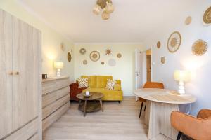 Rooms in a shared apartment Grzybowska 9 near Hala Mirowska and Rondo ONZ