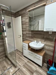 Sunny Station Apartman