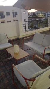 Apartment avec piscine,terrasse, balcon