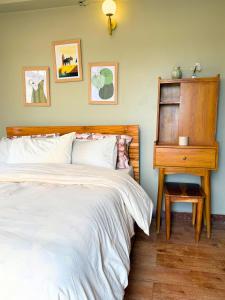 The Sunrise Haven - Top Floor Breeze Apartment in Oysterbay