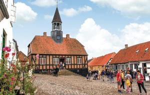 Ebeltoft Pool and wilderness bath house