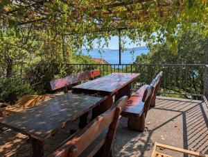 Lila Ferienwohnung mit Meerblick am Meer ca 180 Meter Luftlinie vom Strand