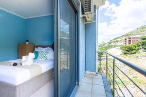 Saranda Penthouse, 3 Bedroom with Super Sea View Veranda
