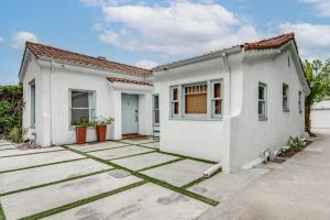 1 Block to Melrose Ave! Bright Home w Pool