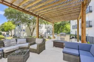 3 bed 2 Bath Apartment near Dallas Lovefield and Medical District