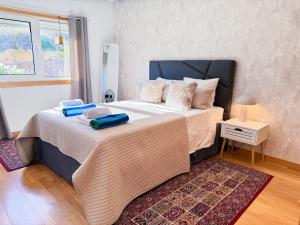Garden Hill Haven Old Town Albufeira Retreat with Sea Views & Free Parking