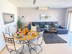Garden Hill Haven Old Town Albufeira Retreat with Sea Views & Free Parking