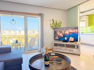 Garden Hill Haven Old Town Albufeira Retreat with Sea Views & Free Parking