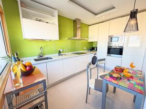Garden Hill Haven Old Town Albufeira Retreat with Sea Views & Free Parking