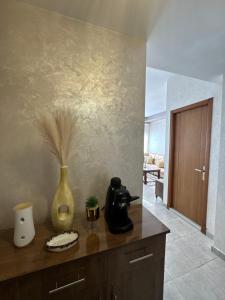 2BR apartment les jardins