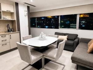 Puerto Santa Ana Luxury Suites Guayaquil, PISCINA Y GYM