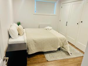Modern 2BR Suite - 3 Beds- Sleeps 6 - Free Parking - Near Montreal