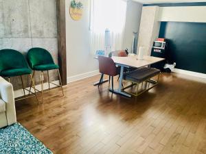 Modern 2BR Suite - 3 Beds- Sleeps 6 - Free Parking - Near Montreal
