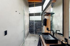 Rancho Olivos Mountain House with Private Hot Tub, Padel Court