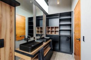 Rancho Olivos Mountain House with Private Hot Tub, Padel Court