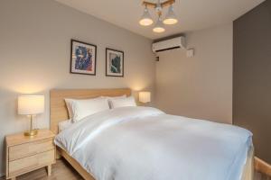 Nikyo Mizu 4 minutes from Hanazonocho Station 7 minutes from Tengachaya Station Direct access from Kansai Airport