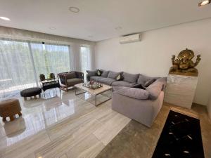 Black House - Modern 3BR Villa with Private Pool