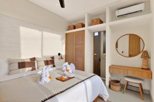 Stylish Luxury 2BR Villa Walk to Kedungu Beach
