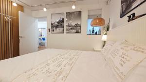 Gyeongbokgung 8 Min by Bus ㅣFree Birthday Anniversary Decor ㅣ Private Apt near a Korean Traditional Market Street Food ㅣ