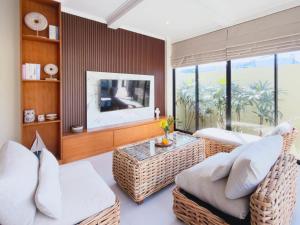 Casa de Lucia Bali - 3 BR Private Pool Villa with Rooftop Jacuzzi Seminyak