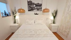 Gyeongbokgung 8 Min by Bus ㅣFree Birthday Anniversary Decor ㅣ Private Apt near a Korean Traditional Market Street Food ㅣ
