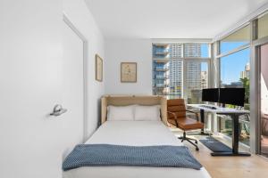 Luxury Little Italy Condo, Pool, King Bed, Valet