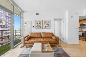 Luxury Little Italy Condo, Pool, King Bed, Valet