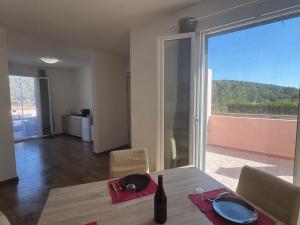 Appartamento in Villa con Piscina - Vicino al Mare