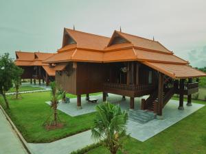 Heritage Village Resort