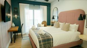 Home PJ&G in Crete for 10