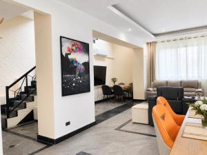 Private pool villa in Pattaya with 5 bedrooms and 4 bathrooms, for parties and gatherings, free Wi-Fi, 24-hour check-in, near Jomtien Beach